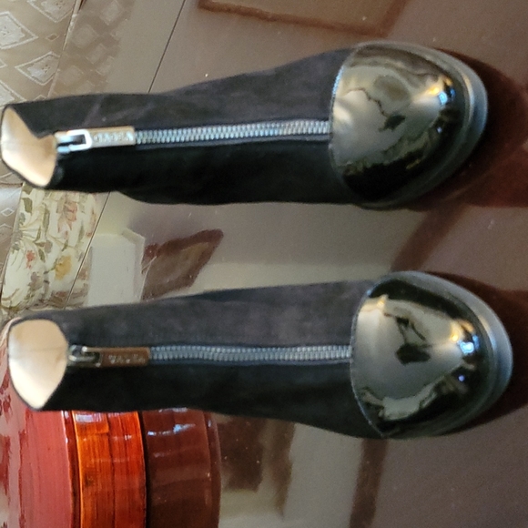 Gadea Shoes - Gadea black suede and patent booties